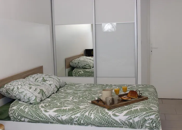 L'esprit De Lourdes, Proche Sanctuaire Et Gare, Vue Sur Le Chateau Lägenhet