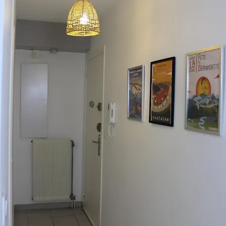 L'esprit De Lourdes, Proche Sanctuaire Et Gare, Vue Sur Le Chateau * Lurdy