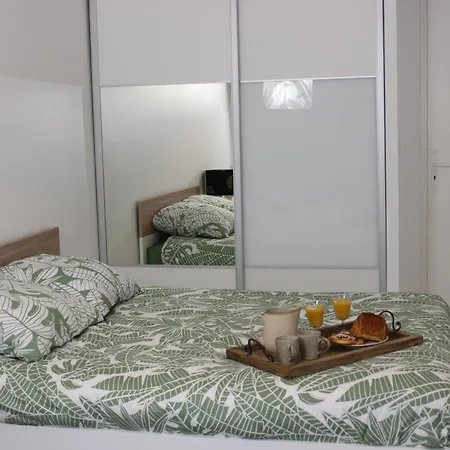 L'esprit De Lourdes, Proche Sanctuaire Et Gare, Vue Sur Le Chateau Apartmán