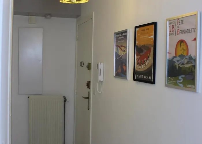 L'esprit De Lourdes, Proche Sanctuaire Et Gare, Vue Sur Le Chateau * Lourdes