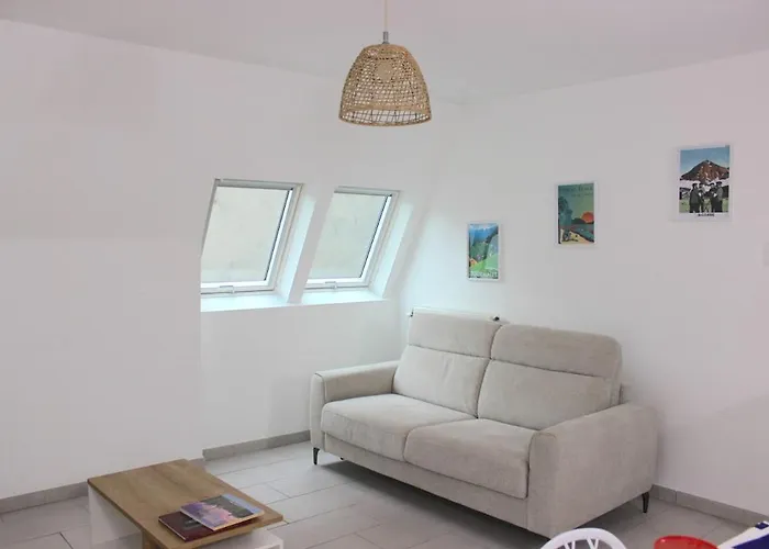 L'esprit De Lourdes, Proche Sanctuaire Et Gare, Vue Sur Le Chateau Lejlighed