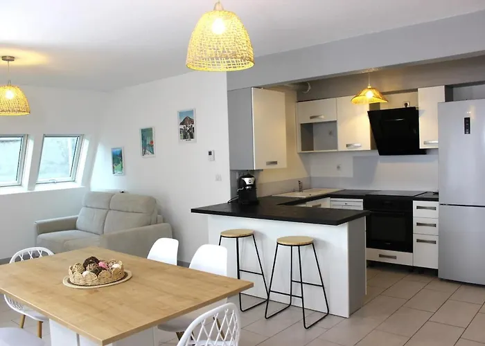 L'esprit De Lourdes, Proche Sanctuaire Et Gare, Vue Sur Le Chateau Lejlighed *