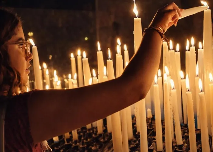 L'esprit De Lourdes, Proche Sanctuaire Et Gare, Vue Sur Le Chateau Lourdes